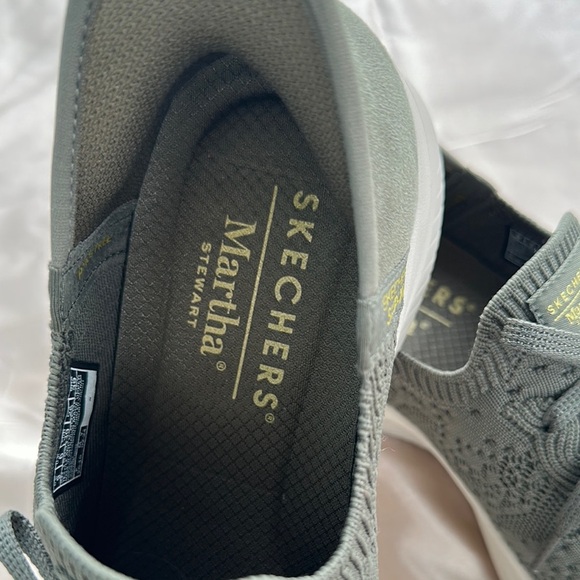 Skechers Gray Sneakers with Cushioned Sole and Textured Fabric - Picture 3 of 6